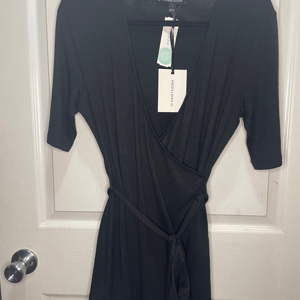 41 Hawthorn Elegant Black Wrap Top